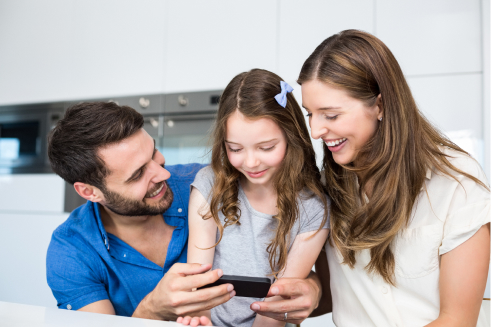 Image de parents avec un enfant